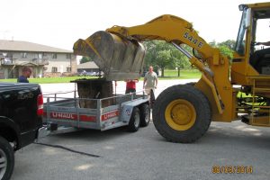 Unloading the beam from the trailer